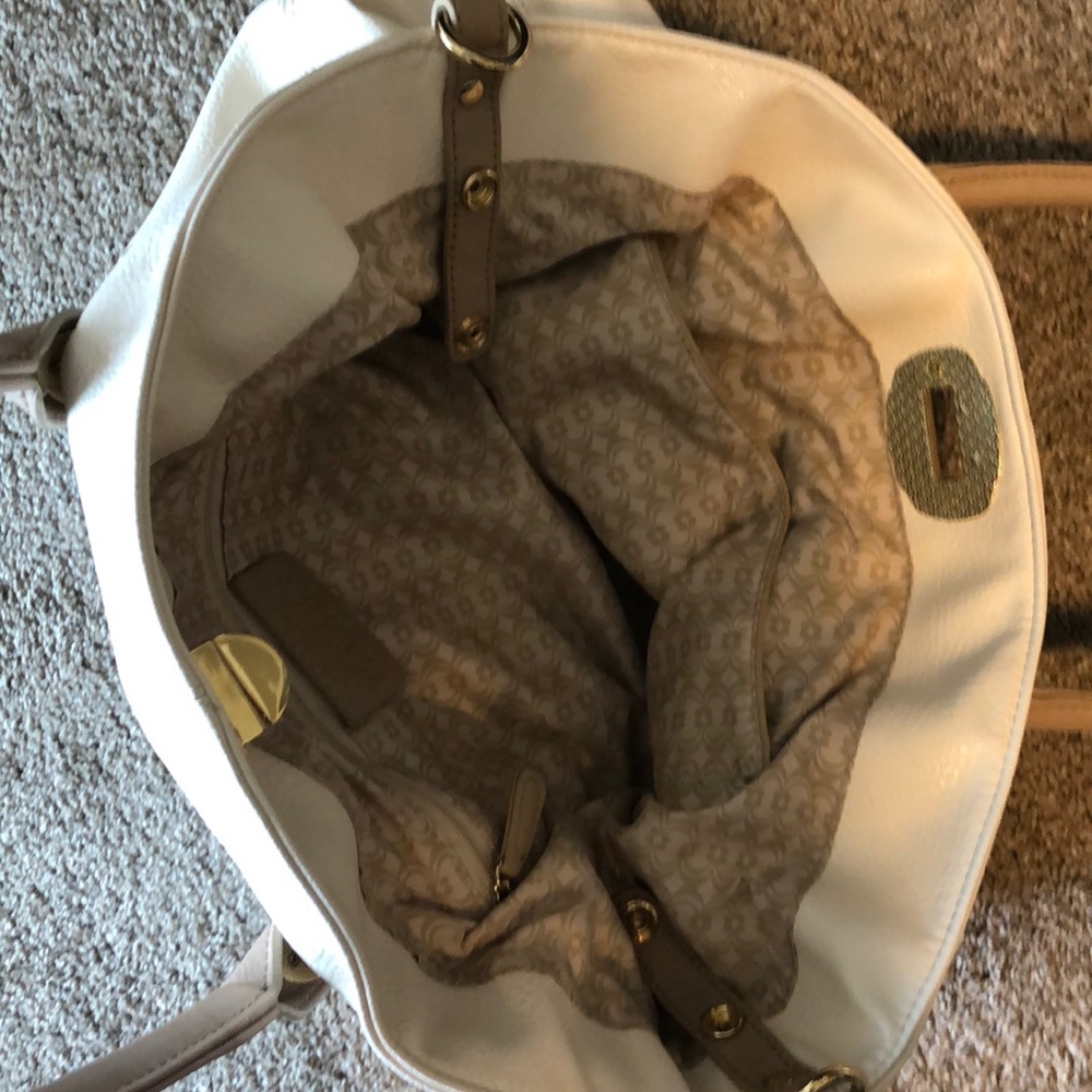 Cream Tote With Removeable Insert And Wristlet - image 4